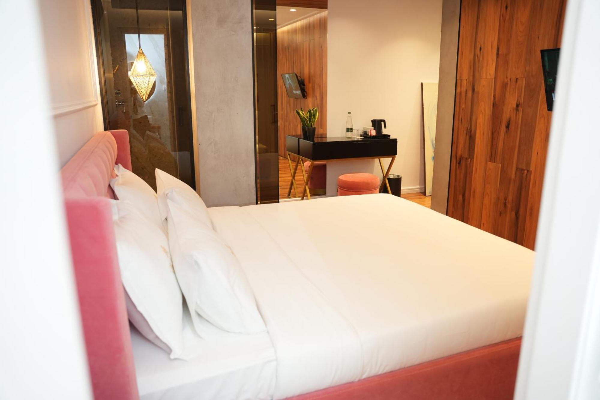 La Suite Boutique Hotel Тирана Екстериор снимка