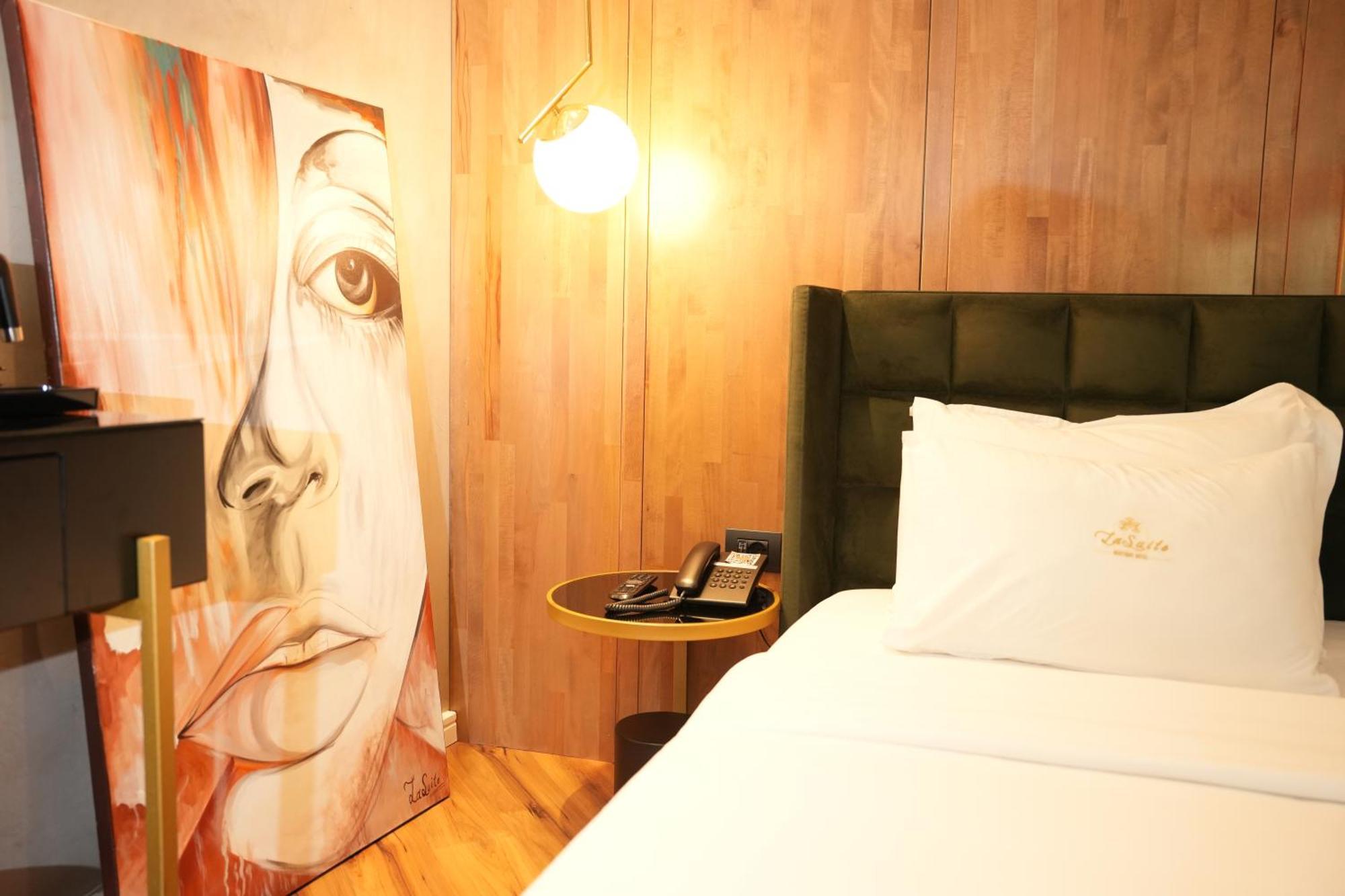 La Suite Boutique Hotel Тирана Екстериор снимка