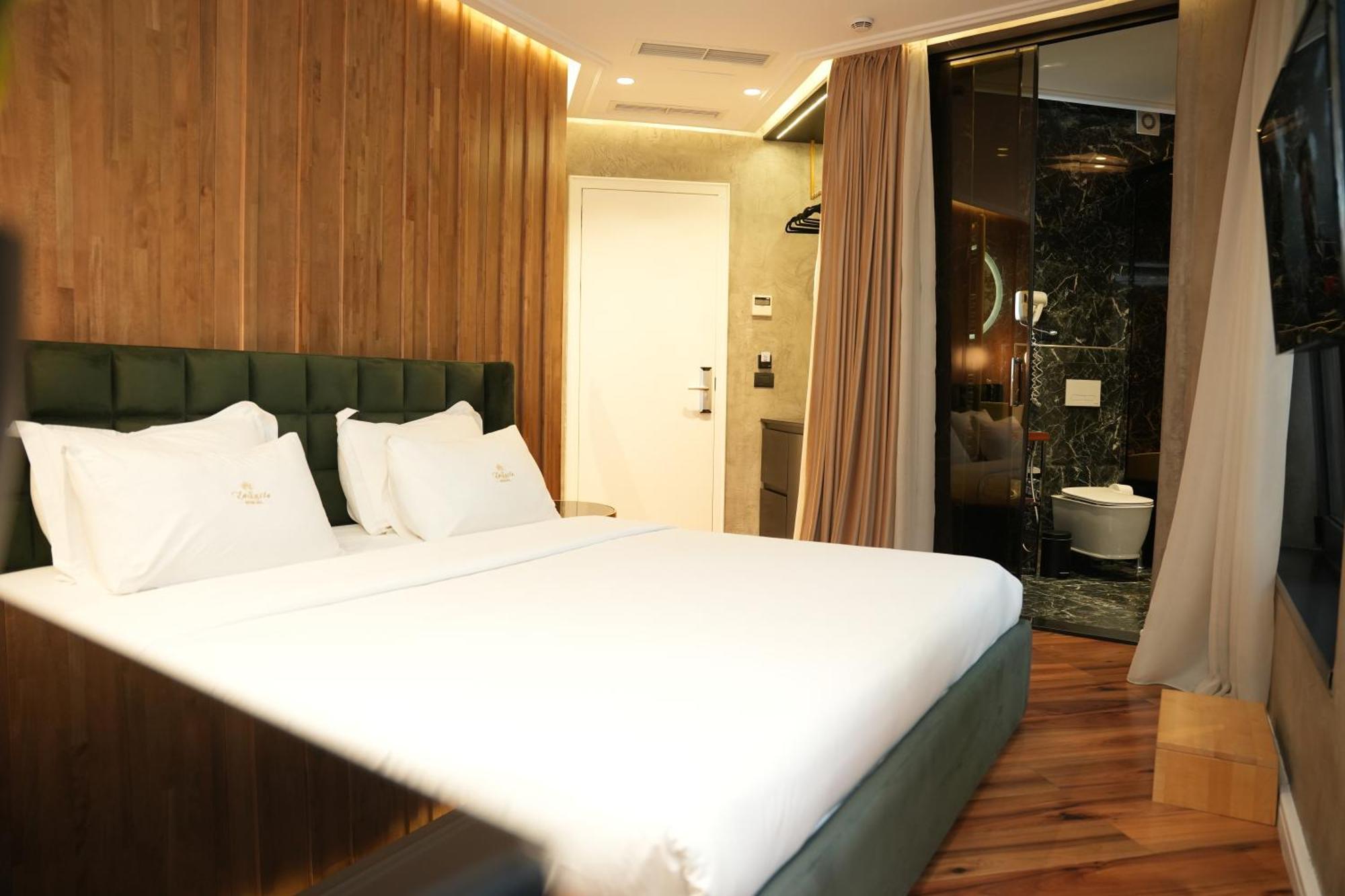 La Suite Boutique Hotel Тирана Екстериор снимка