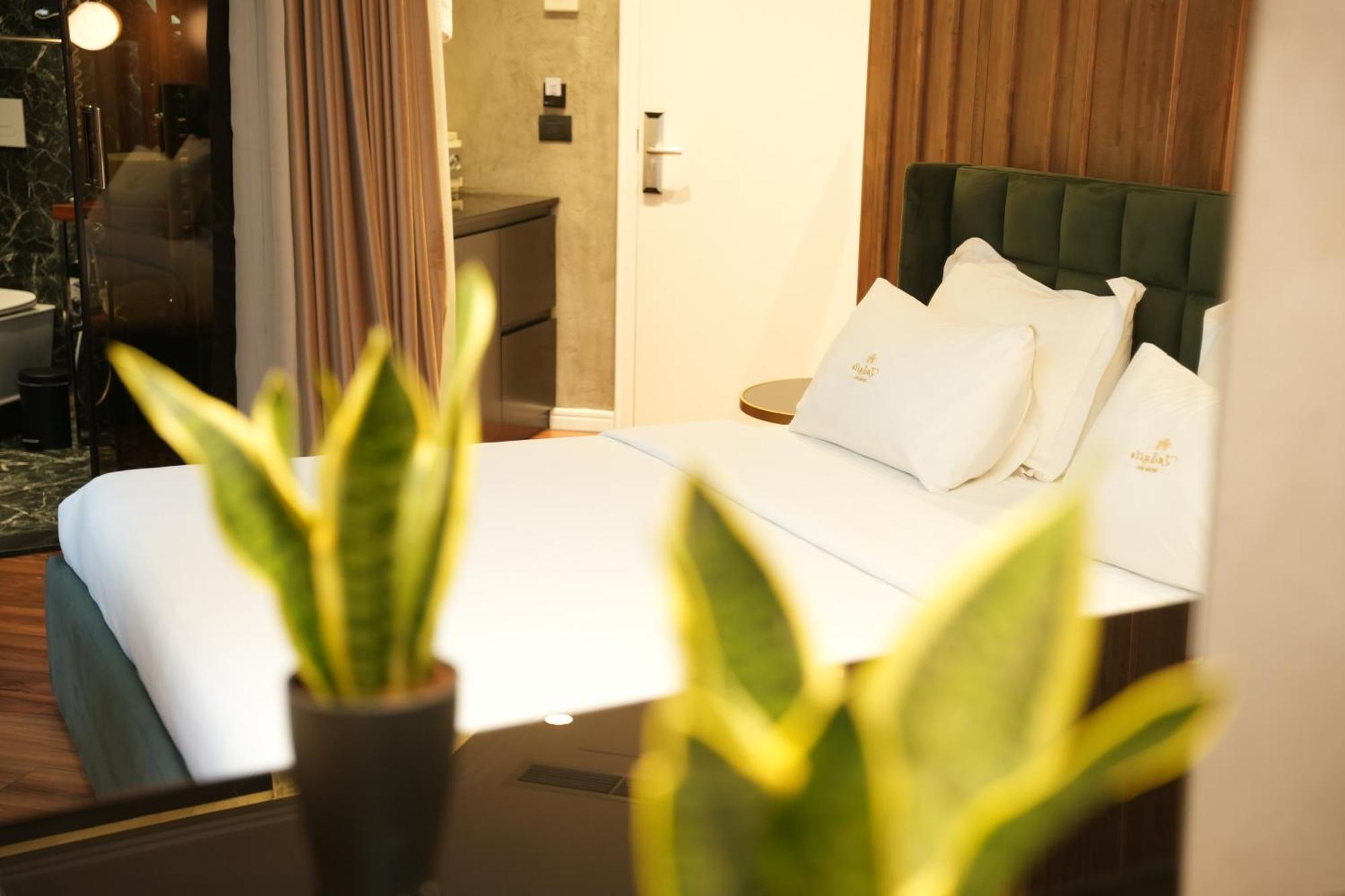 La Suite Boutique Hotel Тирана Екстериор снимка