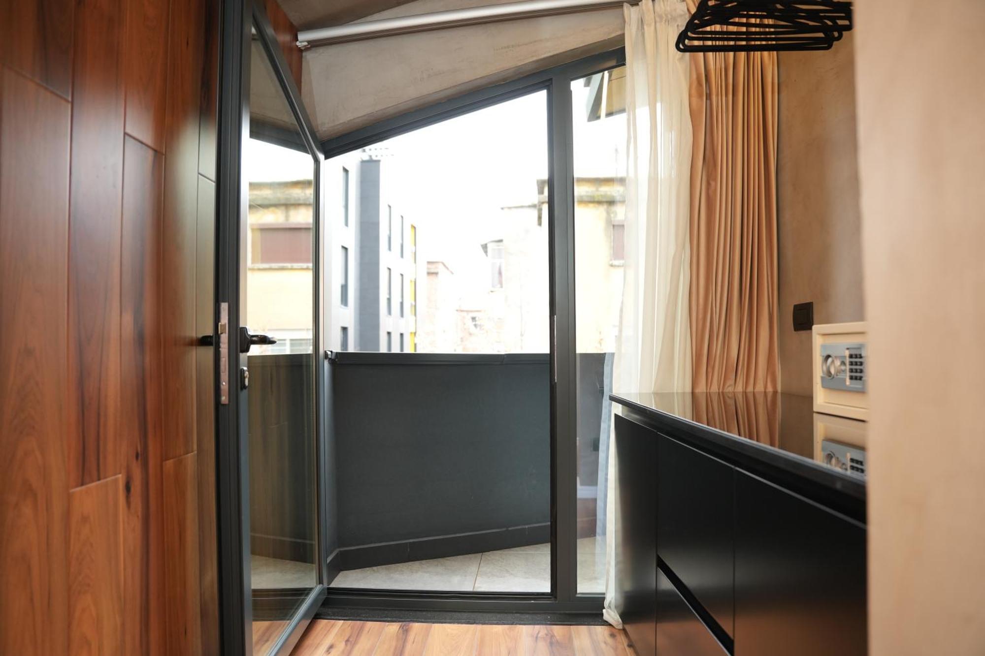 La Suite Boutique Hotel Тирана Екстериор снимка