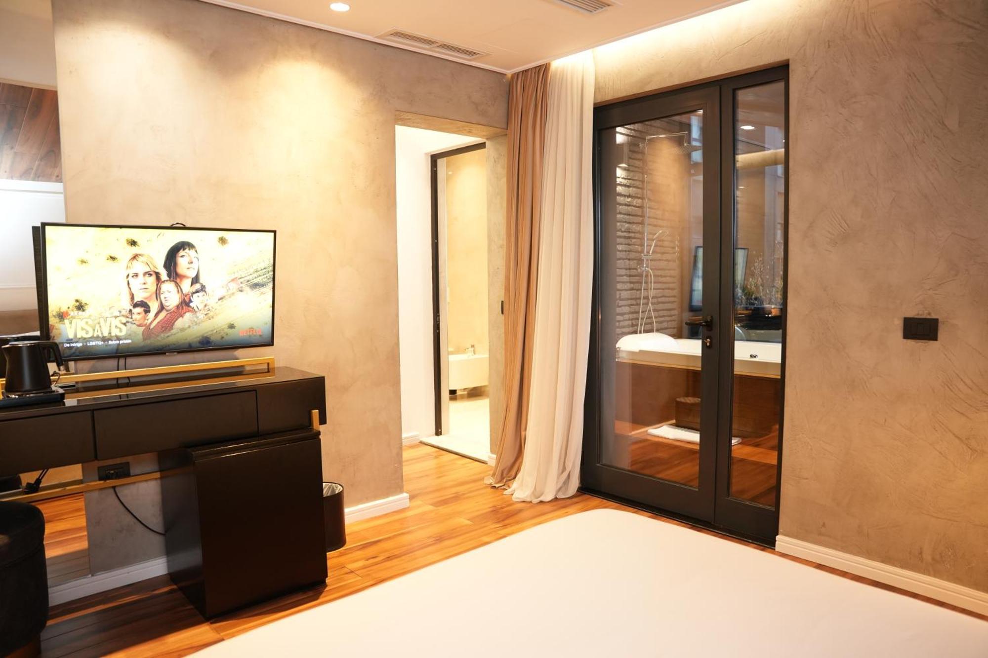 La Suite Boutique Hotel Тирана Екстериор снимка