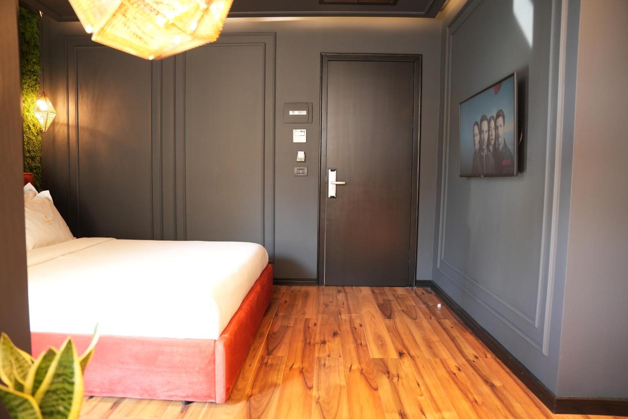 La Suite Boutique Hotel Тирана Екстериор снимка
