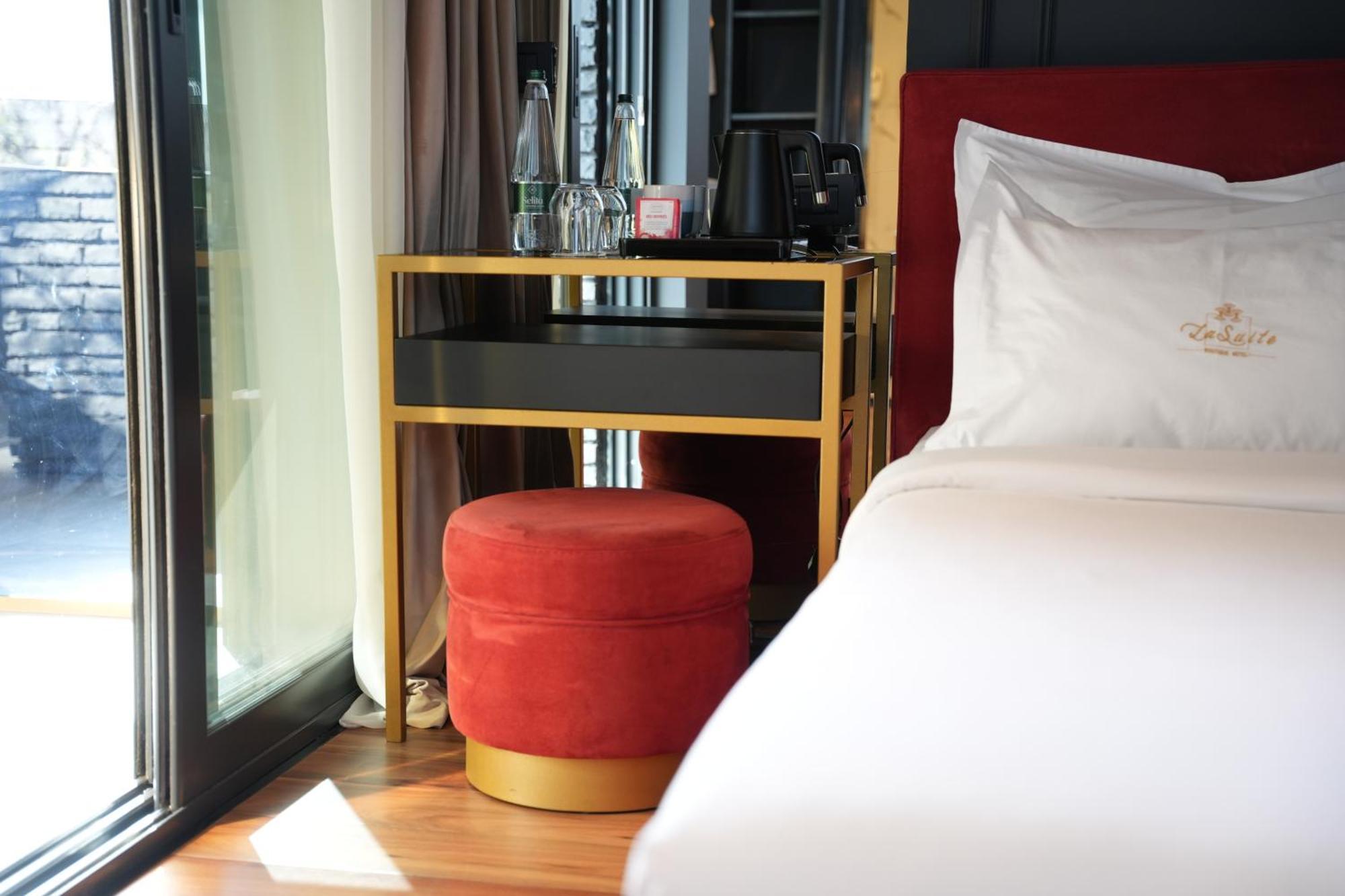 La Suite Boutique Hotel Тирана Екстериор снимка