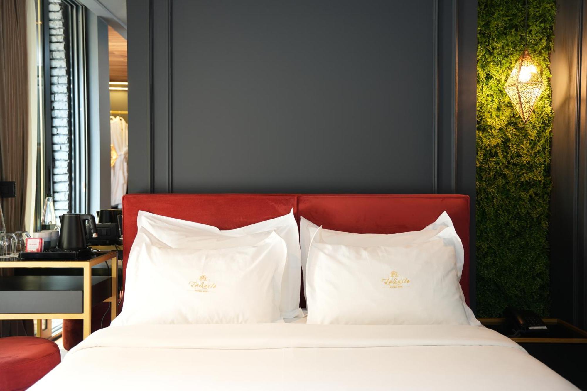 La Suite Boutique Hotel Тирана Екстериор снимка