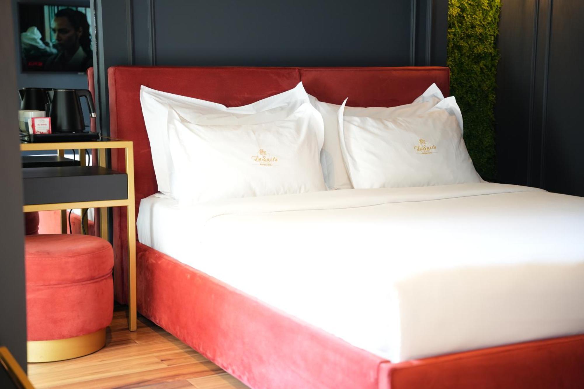 La Suite Boutique Hotel Тирана Екстериор снимка