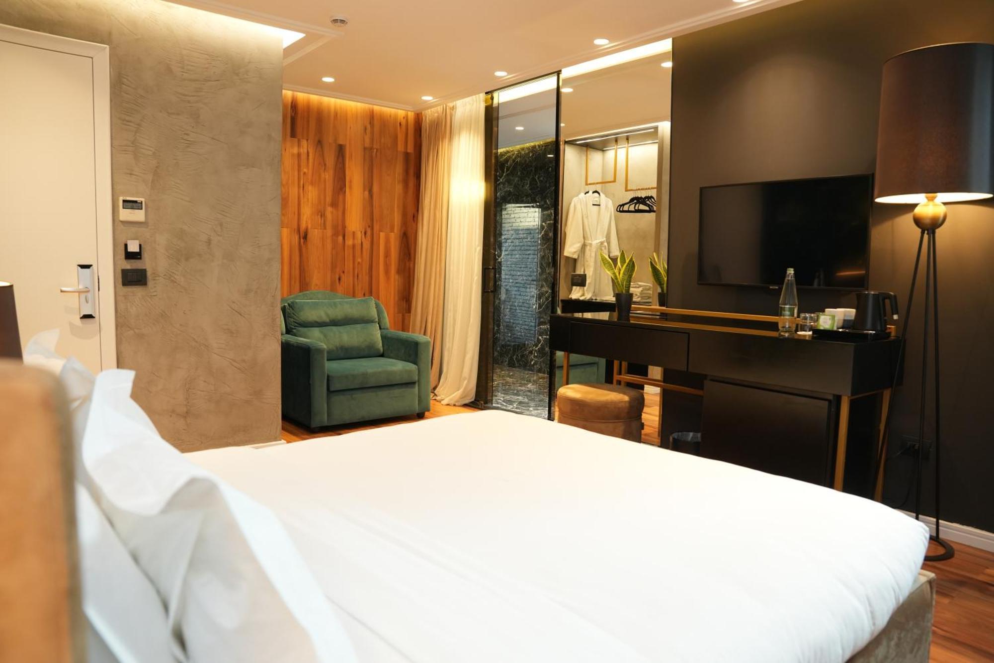 La Suite Boutique Hotel Тирана Екстериор снимка