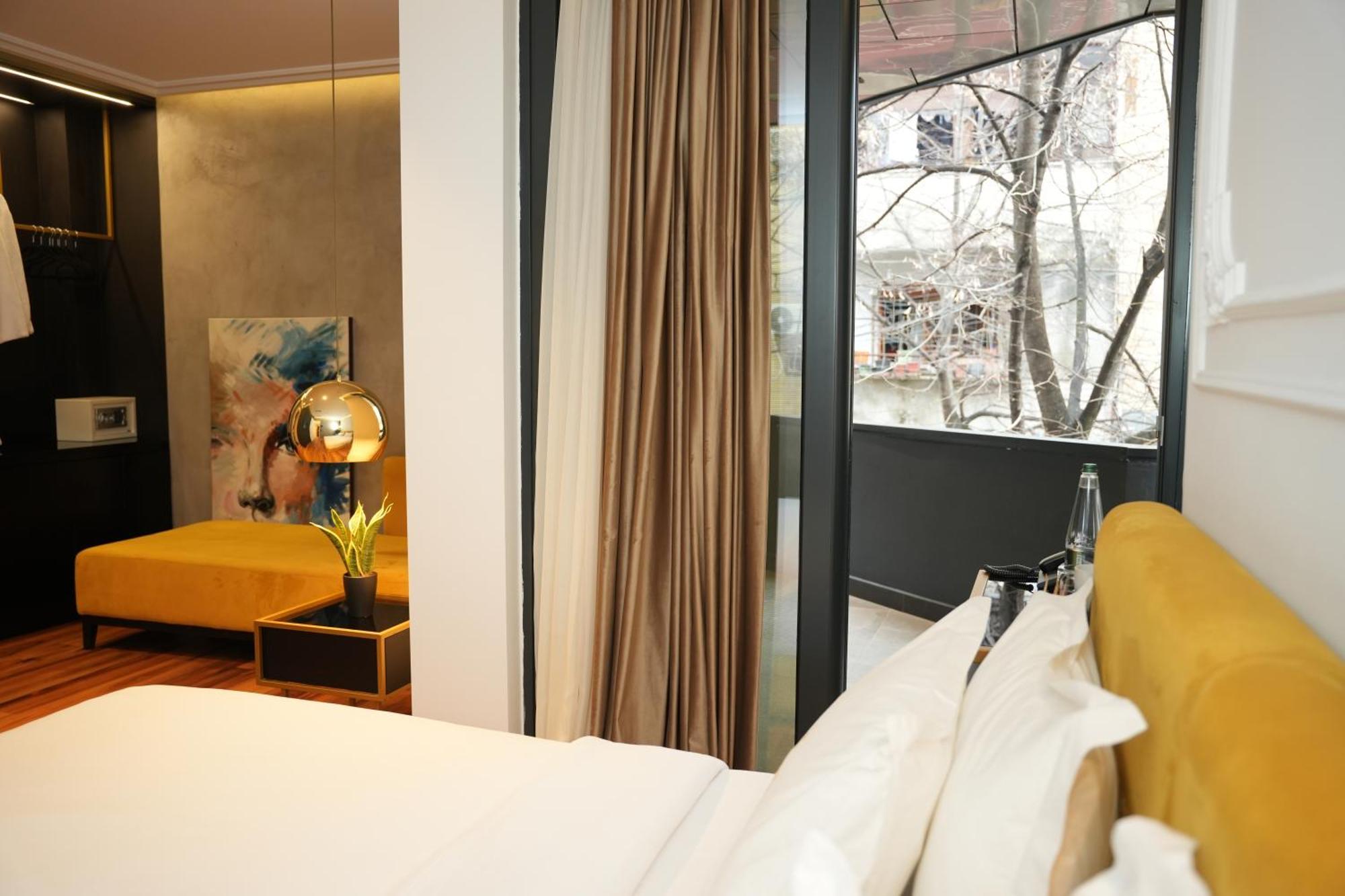 La Suite Boutique Hotel Тирана Екстериор снимка