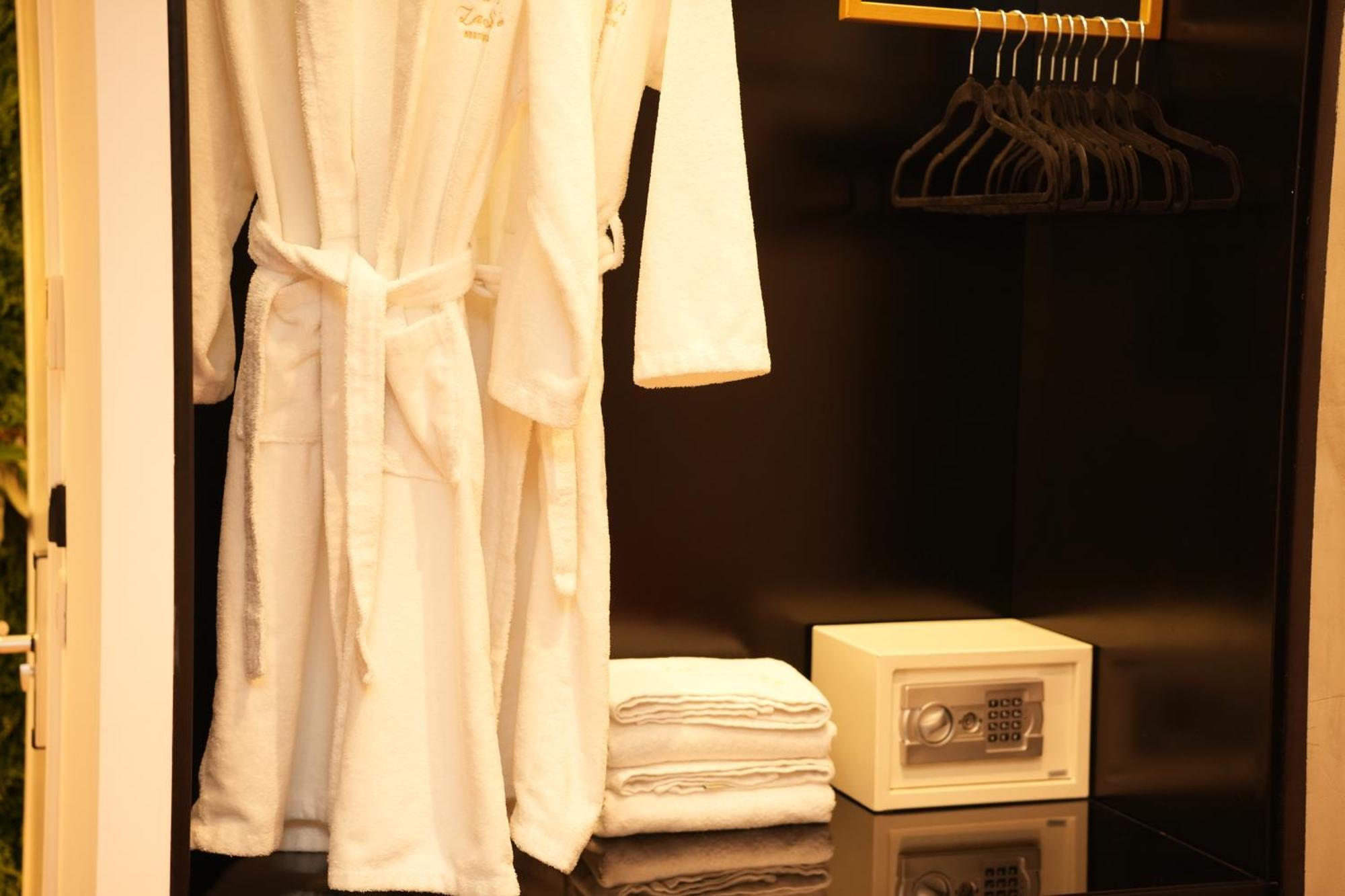 La Suite Boutique Hotel Тирана Екстериор снимка