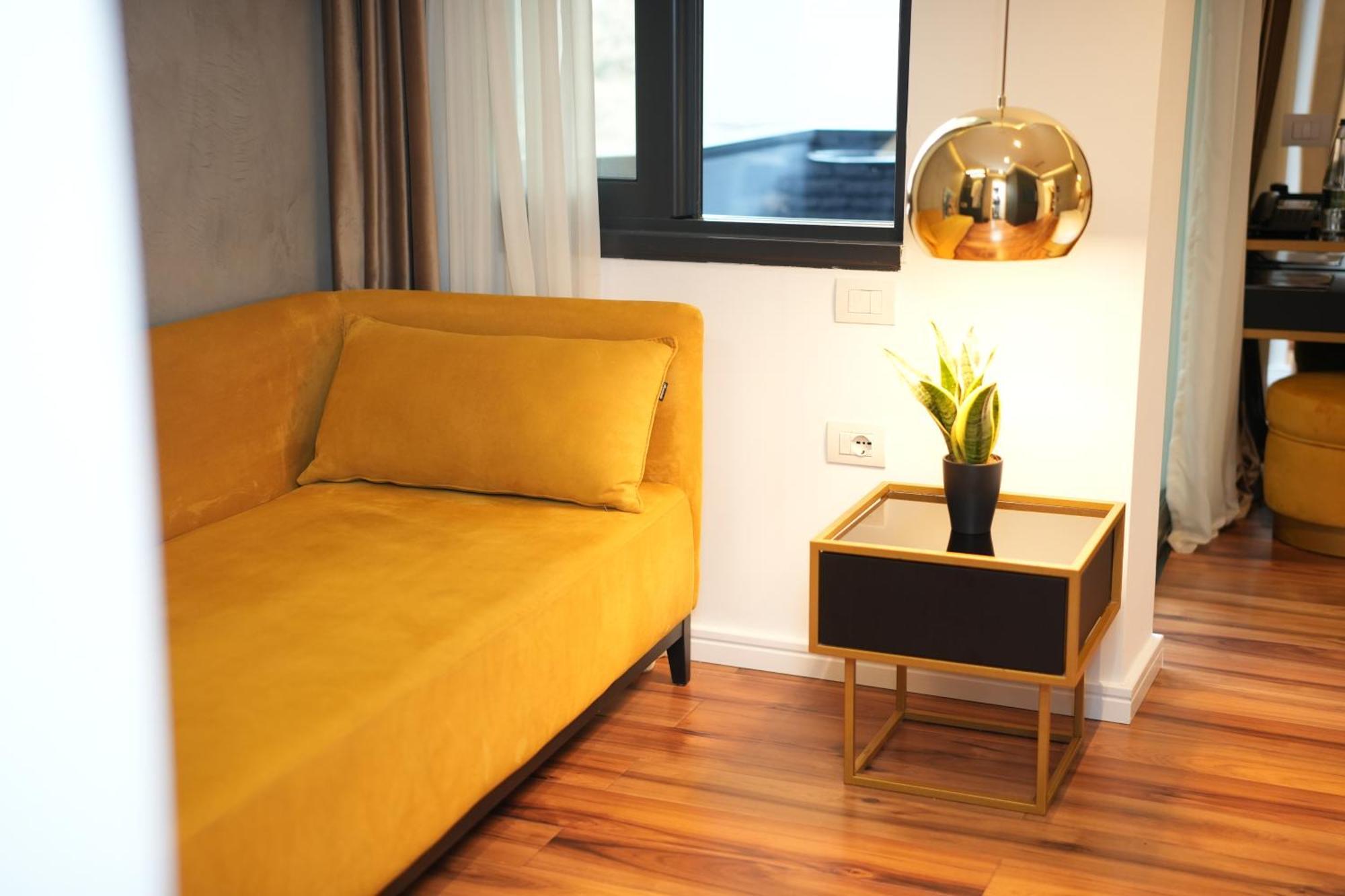 La Suite Boutique Hotel Тирана Екстериор снимка